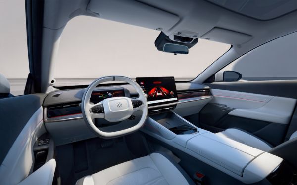 dongfeng00neishi.jpg